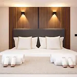 Montparnasse Deluxe studio for 3
